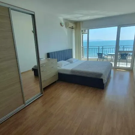Seaview Apartment *